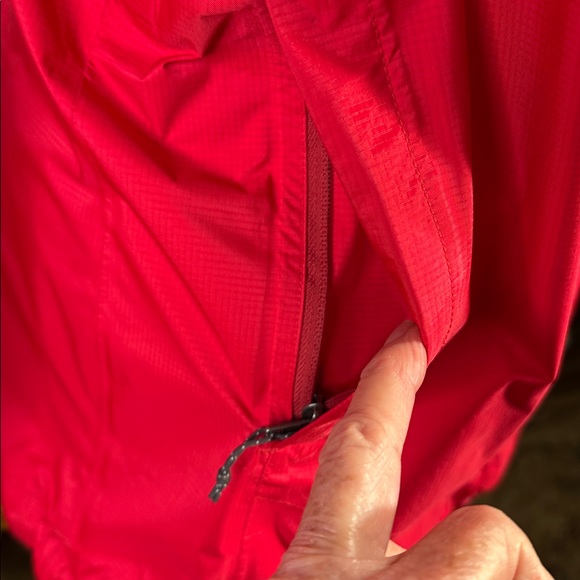 Patagonia Women's Dark Pink Hooded Waterproof Jacket - Picture 5 of 16